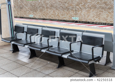 地鐵站主頁長凳 42250318