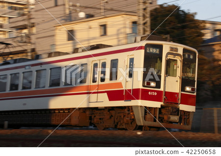 [TS]東武晴空塔系列6050（Asa-Kusa：常規快速列車） 42250658
