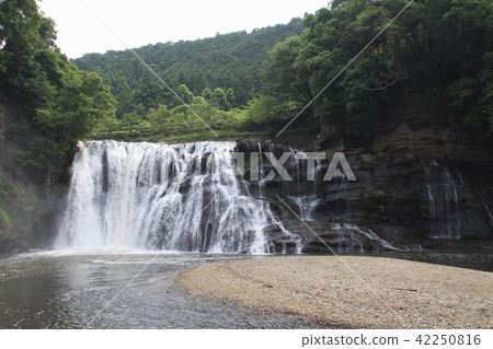 Longmen Falls (Nasu Osan City, Tochigi Prefecture) Longmen Falls (Nasu Osan City, Tochigi Prefecture) 42250816