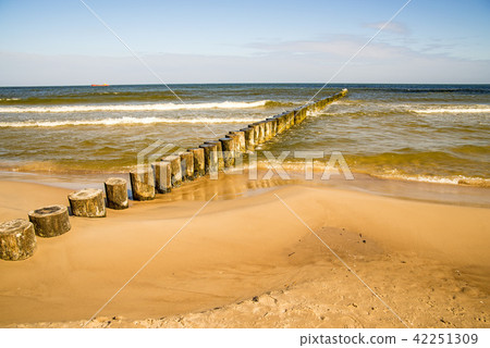beach of Baltic Sea, Poland with groins beach of Baltic Sea, Poland with groins 42251309