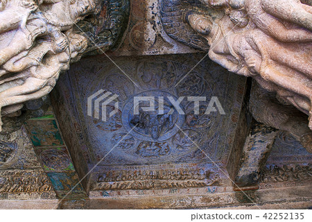 Cave 3 : Fresco paintings on ceiling Badami Caves Cave 3 : Fresco paintings on ceiling Badami Caves 42252135