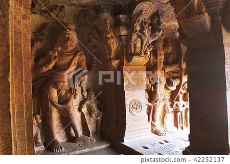 Cave 3 : Carved figure of Vishnu as Narasimha 42252137