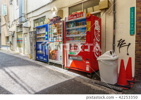 Vending machines in Osaka . Japan Vending machines in Osaka . Japan 42253350