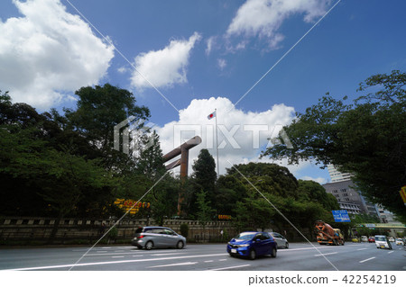 東京都市風景日本和靖國神社的風景藍天 東京都市風景日本和靖國神社的風景藍天 42254219