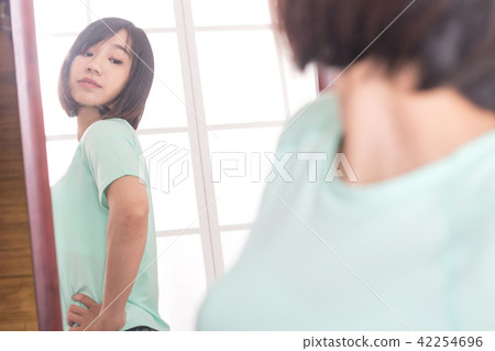 Women who care about their bodies Women who care about their bodies 42254696