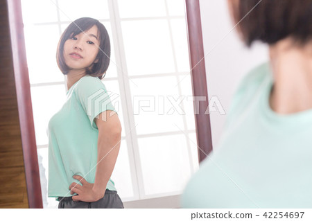 Women who care about their bodies Women who care about their bodies 42254697