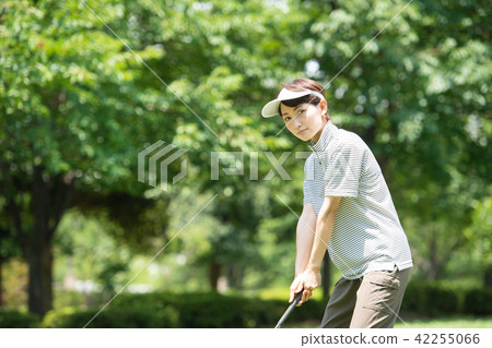 中間女性高爾夫球運動圖像 42255066