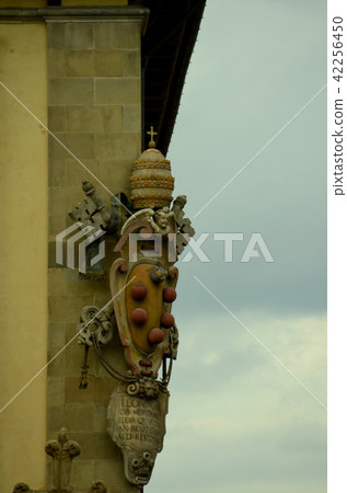 The crest of the Medici family that is listed in San Giovanni Baptistery The crest of the Medici family that is listed in San Giovanni Baptistery 42256450