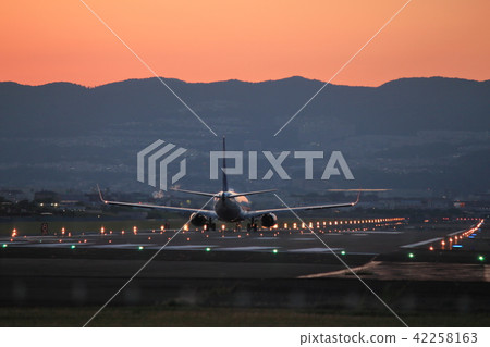 To the night flight To the night flight 42258163