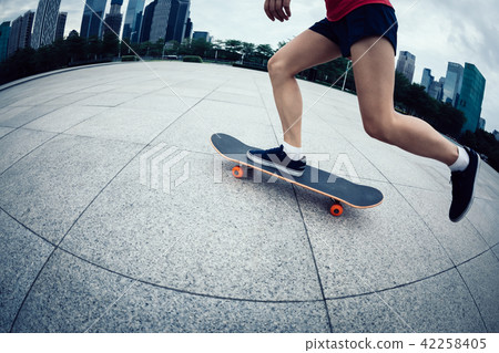 skateboarder riding skateboard on urban city 42258405