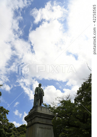 Tokyo cityscape in Japan Statue Yujiro Shinagawa = Chiyoda-ku, Tokyo 42258565