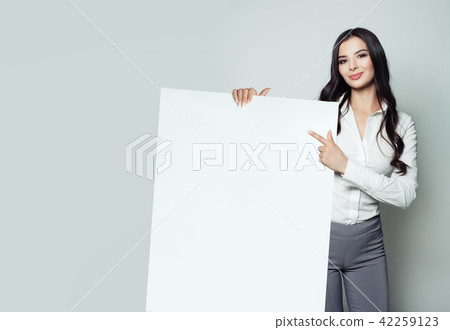 Young business woman with white blank paper 42259123