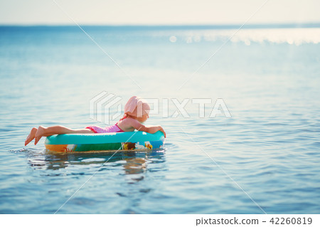little boy walking at the beach in straw hat little boy walking at the beach in straw hat 42260819