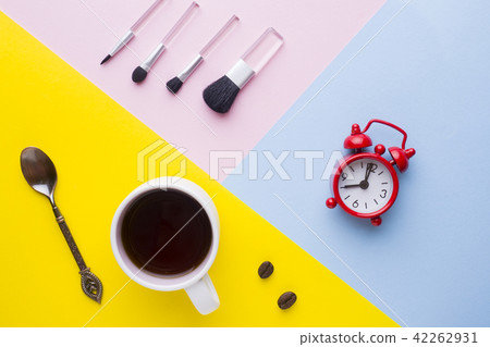 Cup of coffee, Watch the Clock and make-up Cup of coffee, Watch the Clock and make-up 42262931