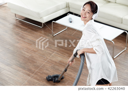 Single Woman Life In House. Cleaning is fun. Relieve stress 42263040