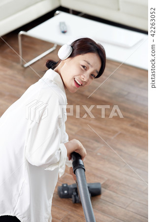 Single Woman Life In House. Cleaning is fun. Relieve stress 42263052