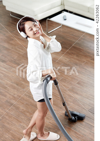 Single Woman Life In House. Cleaning is fun. Relieve stress 42263062