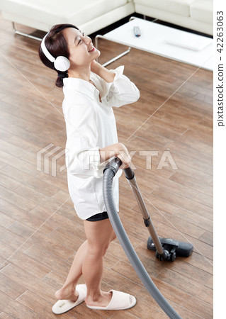 Single Woman Life In House. Cleaning is fun. Relieve stress 42263063