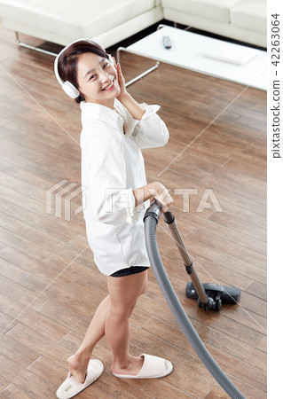 Single Woman Life In House. Cleaning is fun. Relieve stress Single Woman Life In House. Cleaning is fun. Relieve stress 42263064