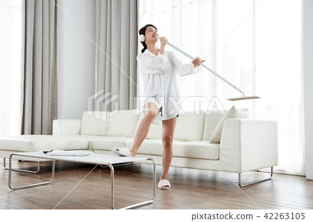 Single Woman Life In House. Cleaning is fun. Relieve stress Single Woman Life In House. Cleaning is fun. Relieve stress 42263105