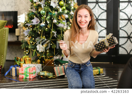 blogger female lay out gifts for photo. 42263163