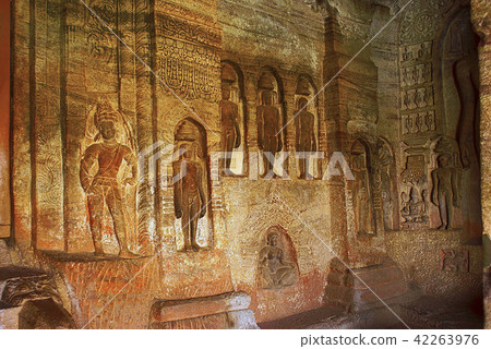 Cave 4 : Jaina Tirthankara images, Badami caves Cave 4 : Jaina Tirthankara images, Badami caves 42263976