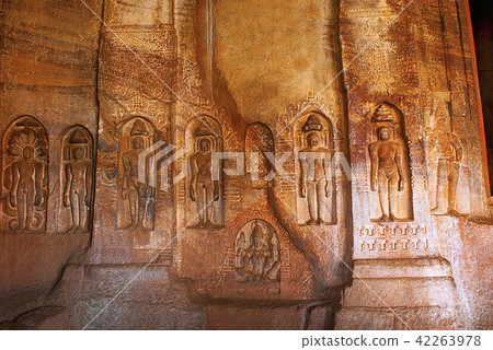 Cave 4 : Jaina Tirthankara images Badami caves 42263978