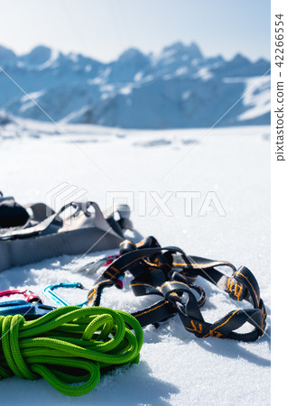 Winter set of equipment of an ice climber with carabiner wounds and a camp thermos against the Winter set of equipment of an ice climber with carabiner wounds and a camp thermos against the 42266554