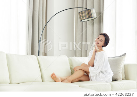 Single woman life in house, relaxed everyday Single woman life in house, relaxed everyday 42268227