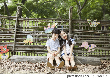 夏天，公園，孩子，孩子，朋友，情侶，初戀，兄弟和姐妹 42268984