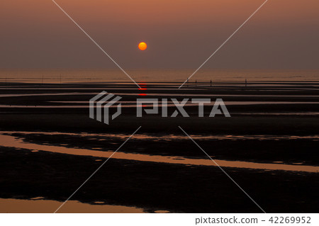 Sunset over the Masutama coast Sunset over the Masutama coast 42269952