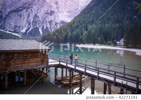 lago di Braies lago di Braies 42271191