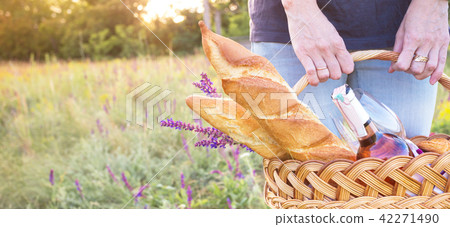 Picnic in the meadow 42271490