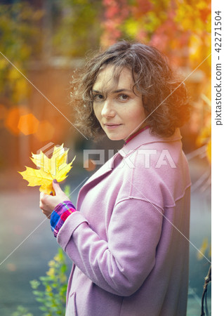 portrait of a happy smiling girl portrait of a happy smiling girl 42271504