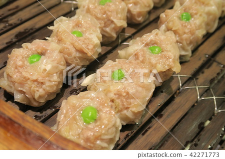 Chinese Steamed Dumplings  42271773