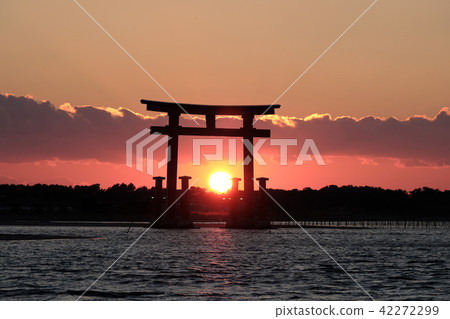 Evening at Hamana Lake Bentenjima 42272299