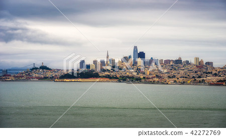 San Francisco skyline panorama San Francisco skyline panorama 42272769