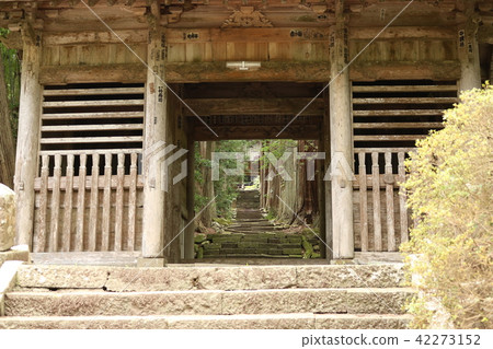 The gate of Sado Kiyomizudera The gate of Sado Kiyomizudera 42273152
