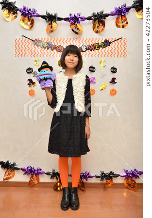 A girl who enjoys a Halloween party A girl who enjoys a Halloween party 42273504