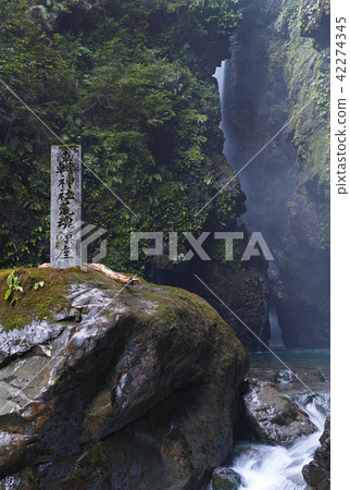 [100 Selected Waterfalls in Japan, Power Spots, Tokushima Prefecture] Todoroki Kujutaki Todoroki Shrine and Hontaki 42274345