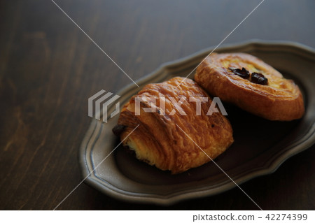 Danish 42274399