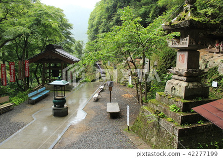 Chichibu Thirty-first Buddhist temple · inside the precincts of the Kannonin Chichibu Thirty-first Buddhist temple · inside the precincts of the Kannonin 42277199