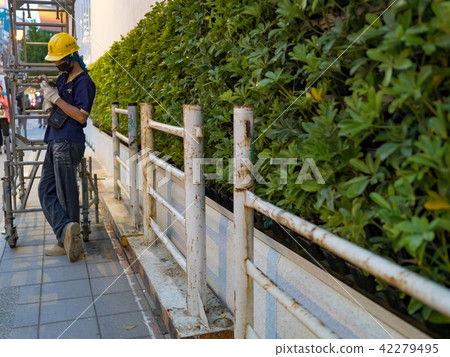 worker in taipei worker in taipei 42279495