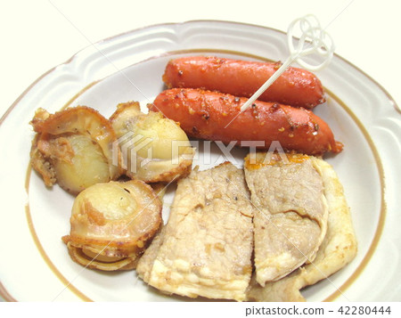 輕鬆小吃3項(維納,豬肉,扇貝黃油醬炒) 輕鬆小吃3項(維納,豬肉,扇貝黃油醬炒) 42280444