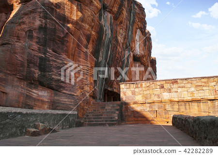 Steps leading from Cave 3 to Cave 4, Badami caves Steps leading from Cave 3 to Cave 4, Badami caves 42282289
