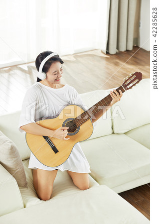 A Single Life Singer's Daily Hobbies 42285628