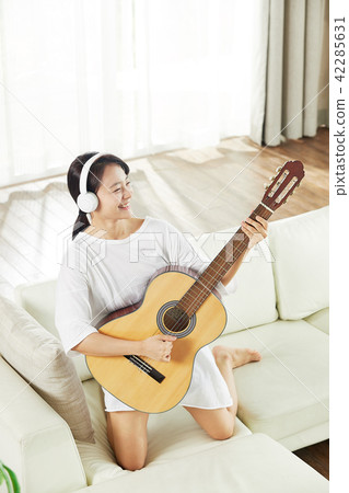 A Single Life Singer's Daily Hobbies 42285631