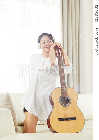 A Single Life Singer's Daily Hobbies 42285632