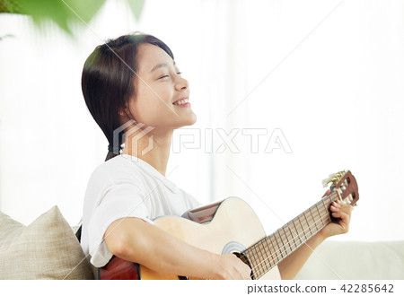 單身歌手的日常愛好 單身歌手的日常愛好 42285642