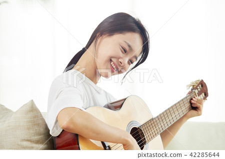 A Single Life Singer's Daily Hobbies 42285644